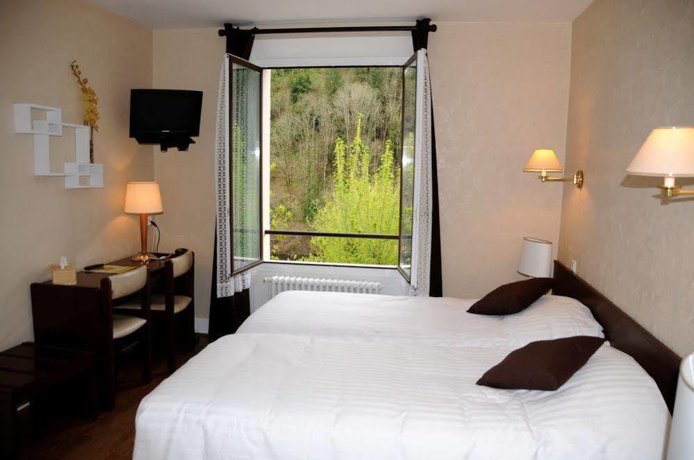 Logis Hotel Le Belle Rive Najac Eksteriør billede
